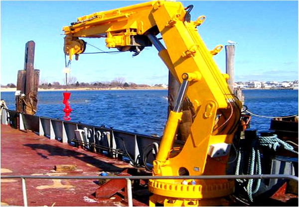 船舶液压起重机与船舶电动起重机相比，核心优势和适用场景有哪些不同