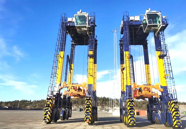 江西上饶跨运车厂家跨运车堆场作业通道及转弯区配套要