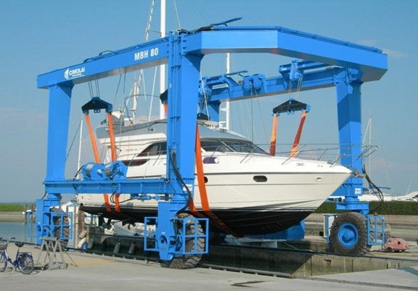 浙江绍兴游艇搬运机公司游艇搬运机的爬坡能力和地面适应性